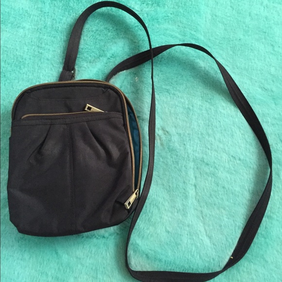 Travelon Handbags - Travelon black multi pocket bag